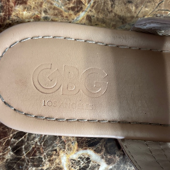 GBG Los Angeles Kids Sandals with Logo Accent - Picture 3 of 6